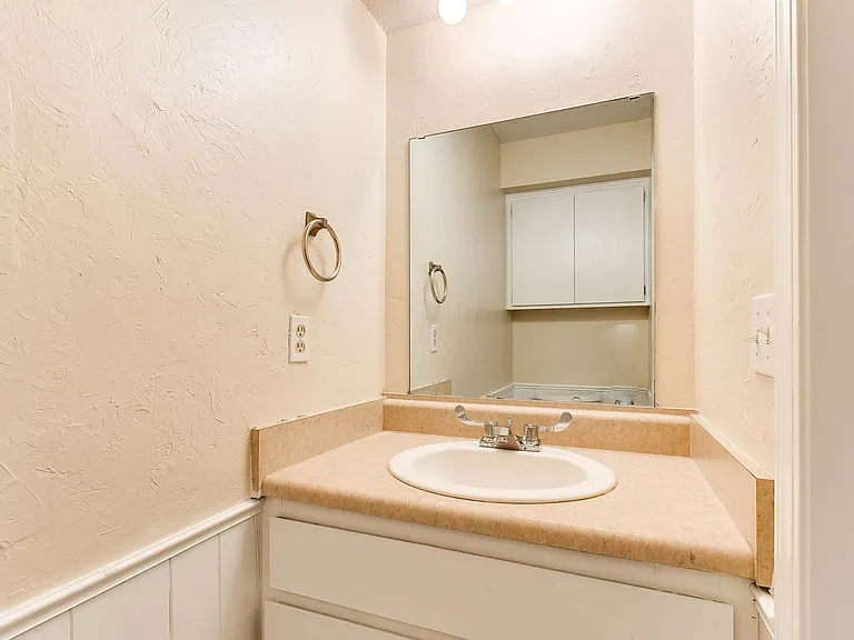 504 N Davis Ave — Photo 40