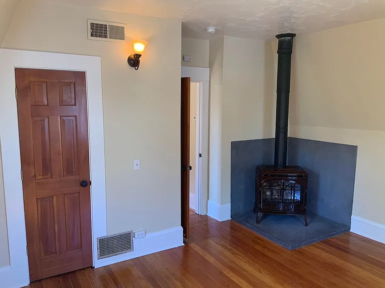 1006 W 12th Aly — Photo 32