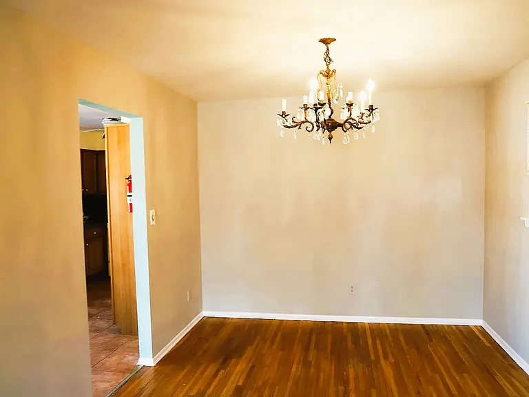 635 Sussex St — Photo 9