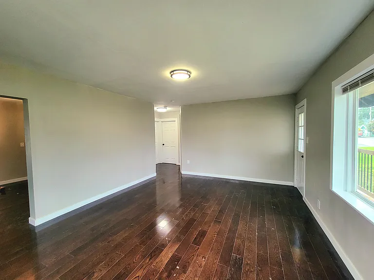 718 Perry Ave — Photo 6