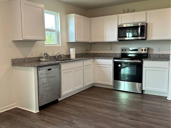 4th image of 211 Foster St