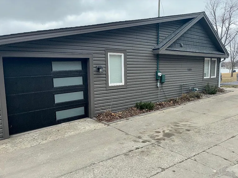 7405 Lake Shore Dr — Photo 3