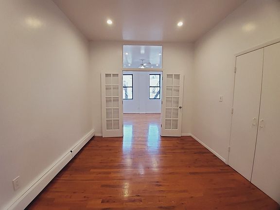 3rd image of 221 Franklin St APT 3R