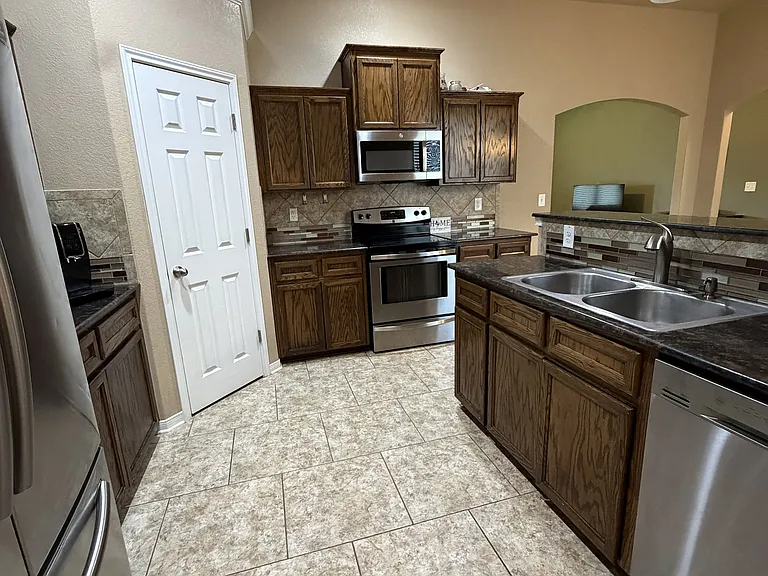 206 Dober St — Photo 8
