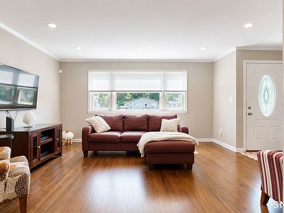 3rd image of 56 Harding Avenue