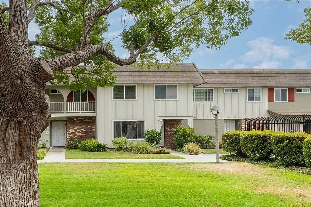 4 bed, 1.5 bath, 1508 sqft, $3,900 — Photo 1