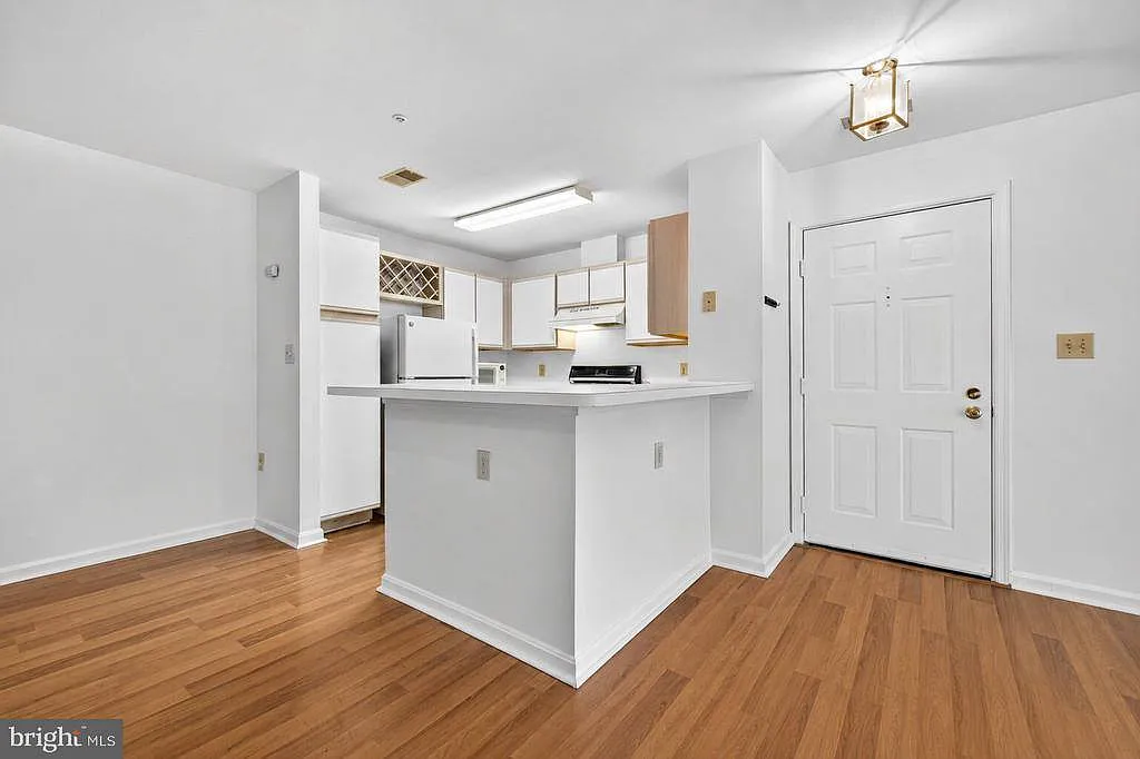 2 bed, 952 sqft, $1,900 — Photo 4