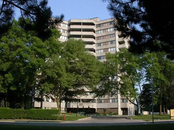 150 Neptune Dr #704, Toronto, ON M6A 2Y9