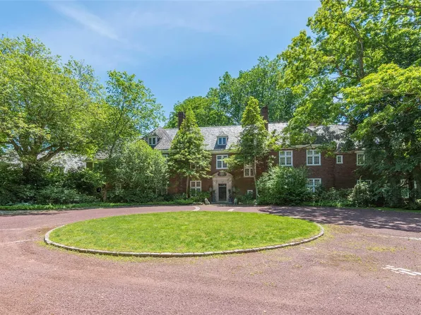 11 Evans Dr, Glen Head, NY 11545