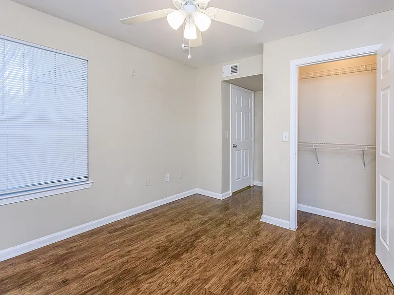 Spring Oaks Apartments — Photo 16