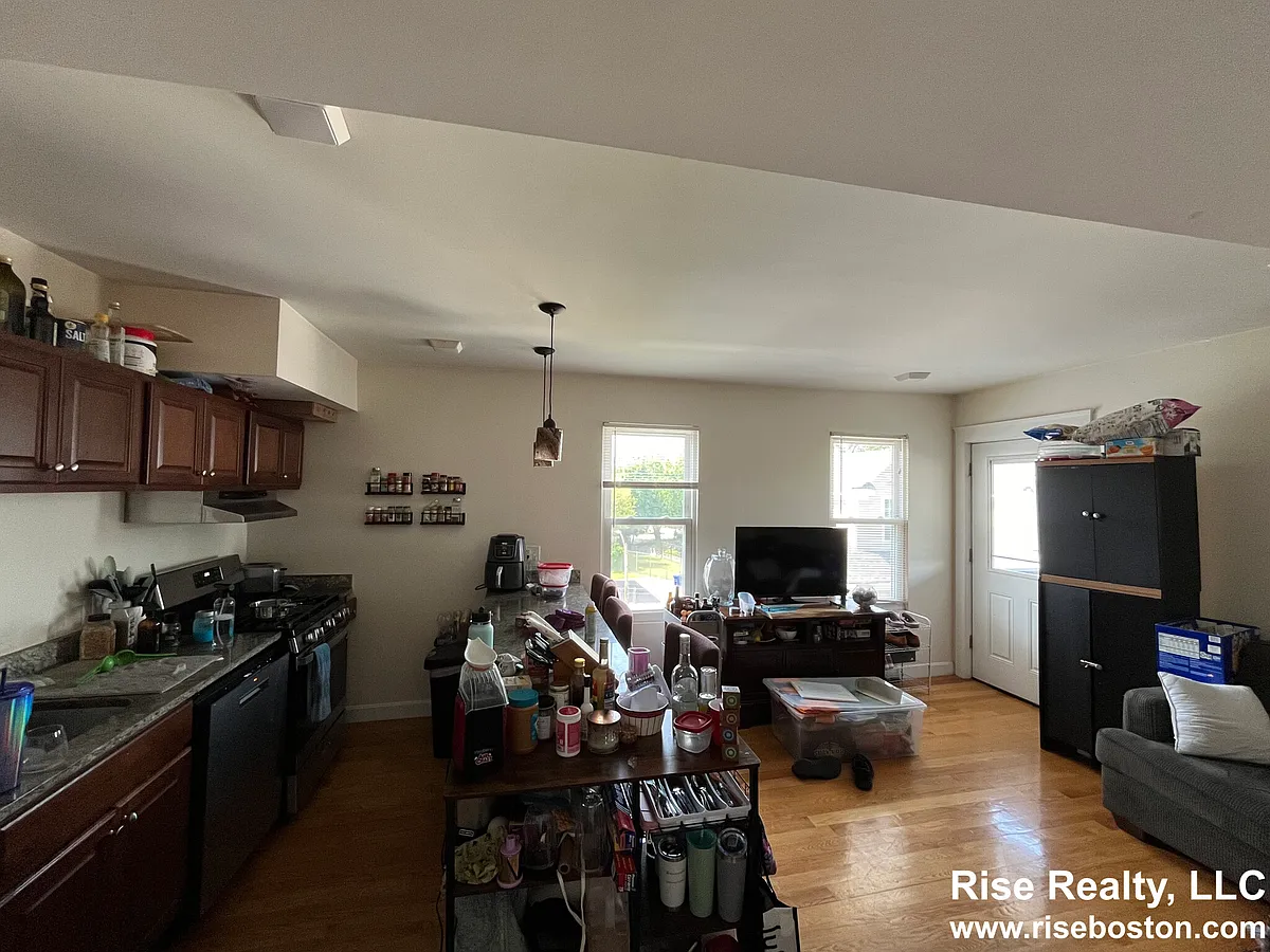 Building Photo - 23 Weitz St #3