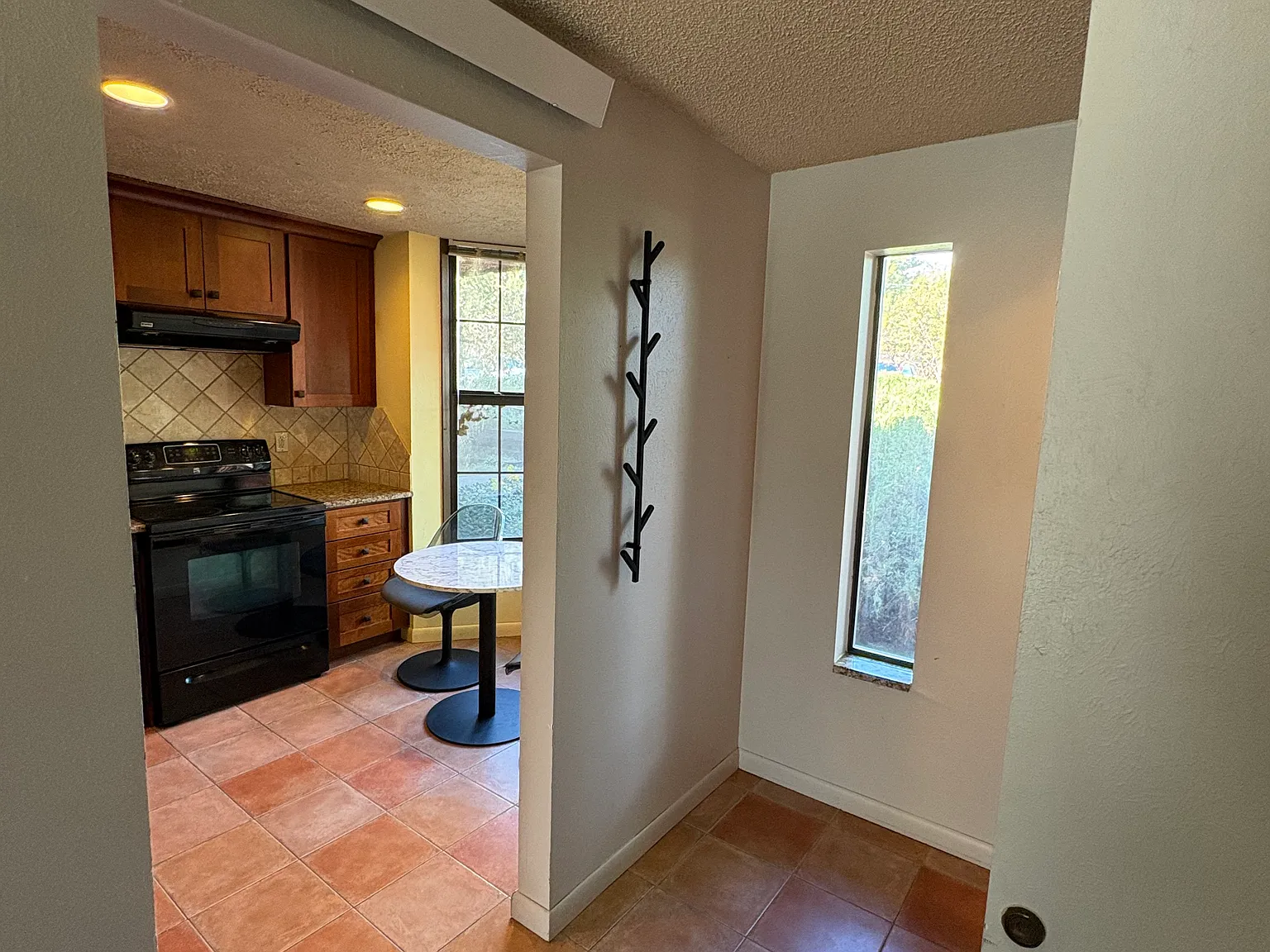 4 bed, 1604 sqft, $3,500 — Photo 3