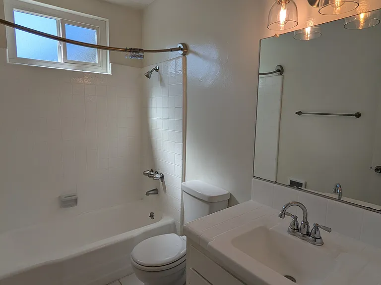 1009 E Grand Ave #1 — Photo 5