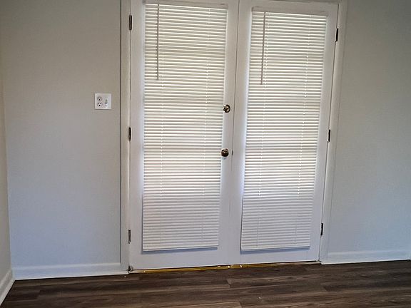 3rd image of 339 Dubois Ave