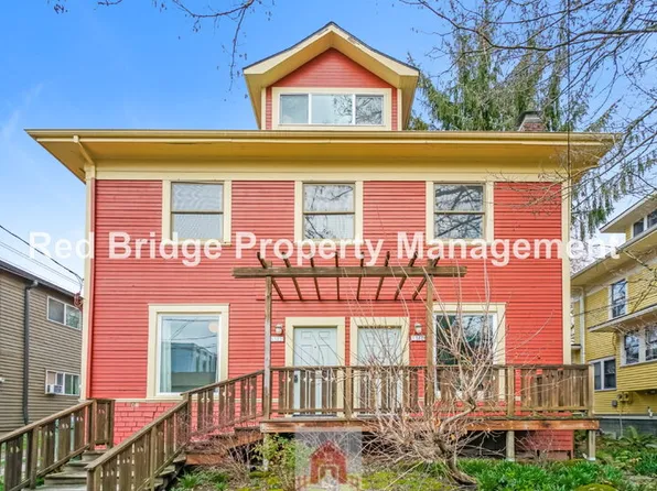 1327 SE Nehalem St, Portland, OR 97202