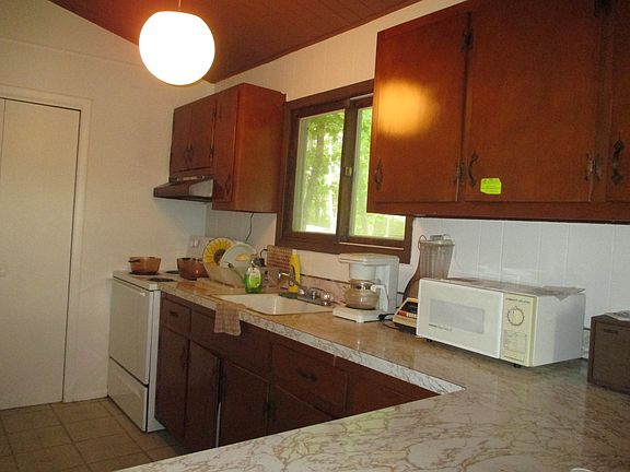 Kitchen counter and Stove