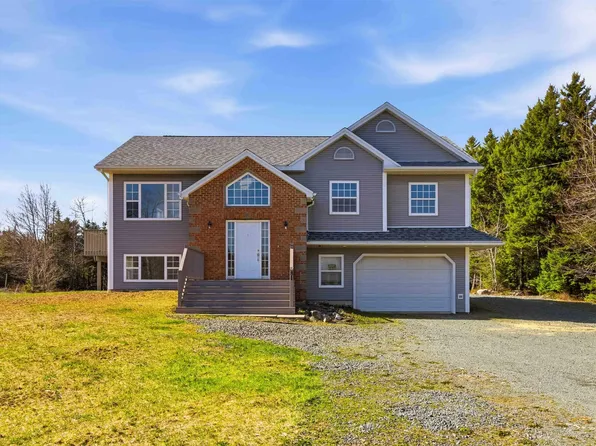 81 Jemalea Ln, Halifax, NS B3E 1G2
