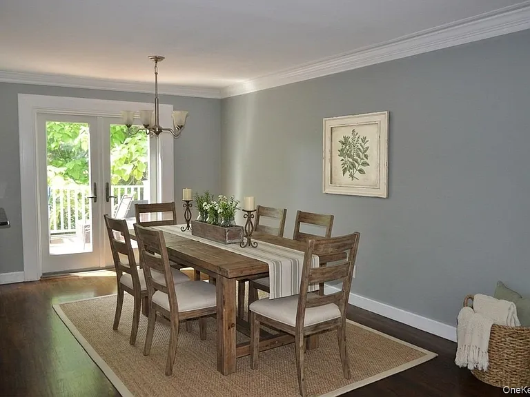 17 Circle Dr E — Photo 3