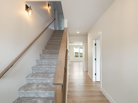 4th image of 2205 W Cascade Way