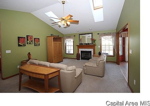 4th image of 823 Mulberry Ct