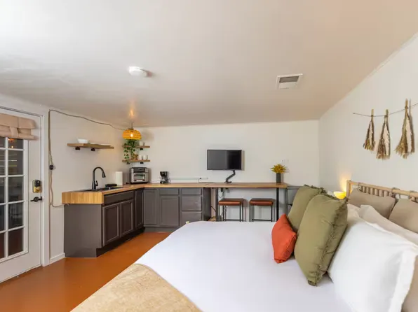 1303 Haynes St, San Marcos, TX