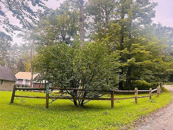 4th image of 595 Foster Lane