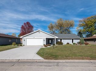 911 Glen Eagle Ln, Fort Wayne, IN 46845