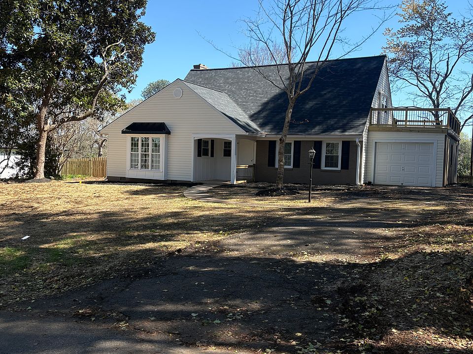 1st image of 704 Woodlake Rd