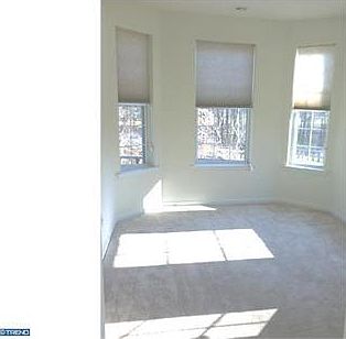 5th image of 4111 Poplar St