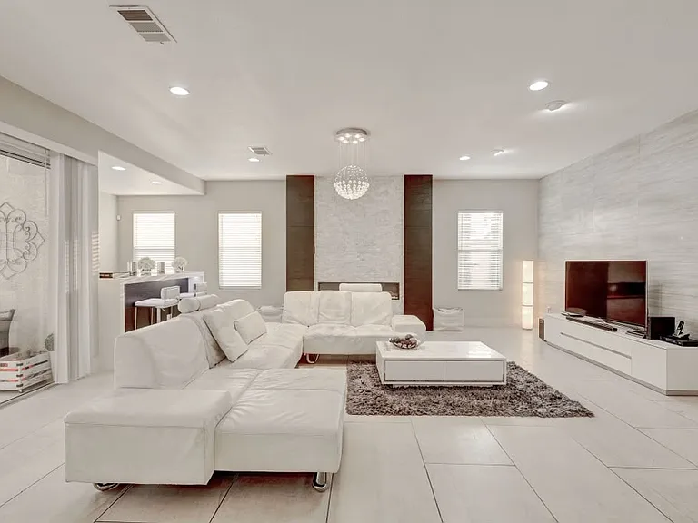 9593 Verneda Ct — Photo 3