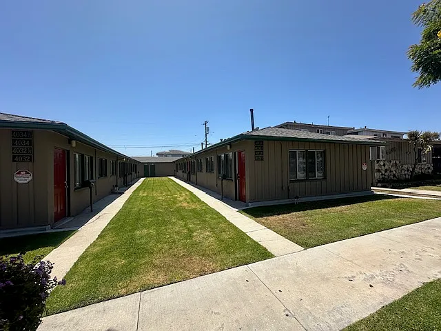 4038 1/2 Manhattan Beach Blvd — Photo 3