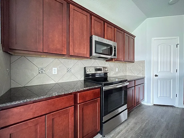 808 Hickok Dr — Photo 16