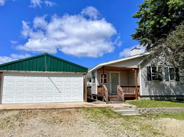 921 South 1st Street, Prairie Du Chien, WI 53821