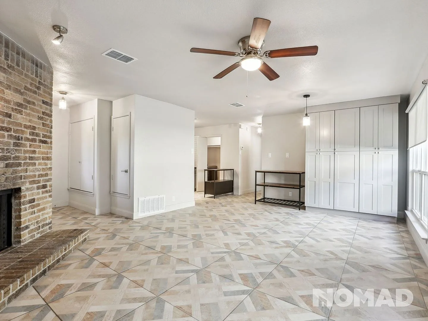 2 Bedroom Single Family Home in Austin — Photo 2