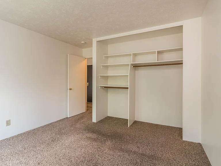 Brentwood Apartments: One Bedroom Apartment