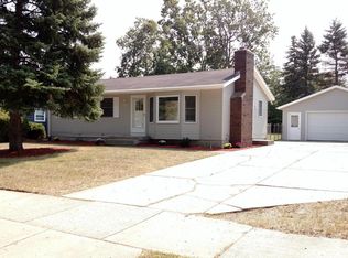 1660 Southampton Dr SE, Grand Rapids, MI 49508