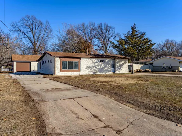 140 S Ballard Dr, Haysville, KS 67060