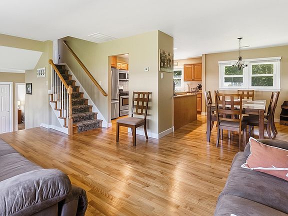 4th image of 42 W Secluded Ln