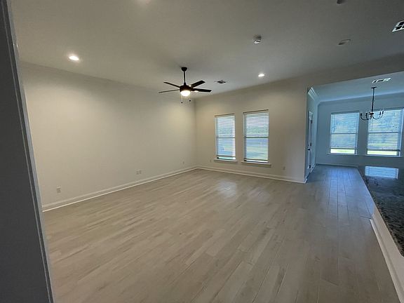 2nd image of 445 Rue Evangeline