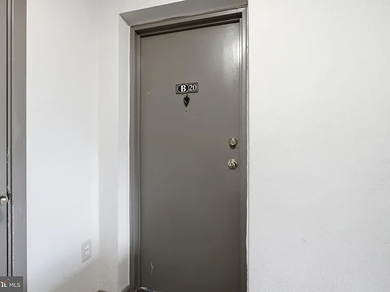 26 Park Ave #B20 — Photo 2