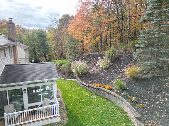 4th image of 3893 Ashland Ct
