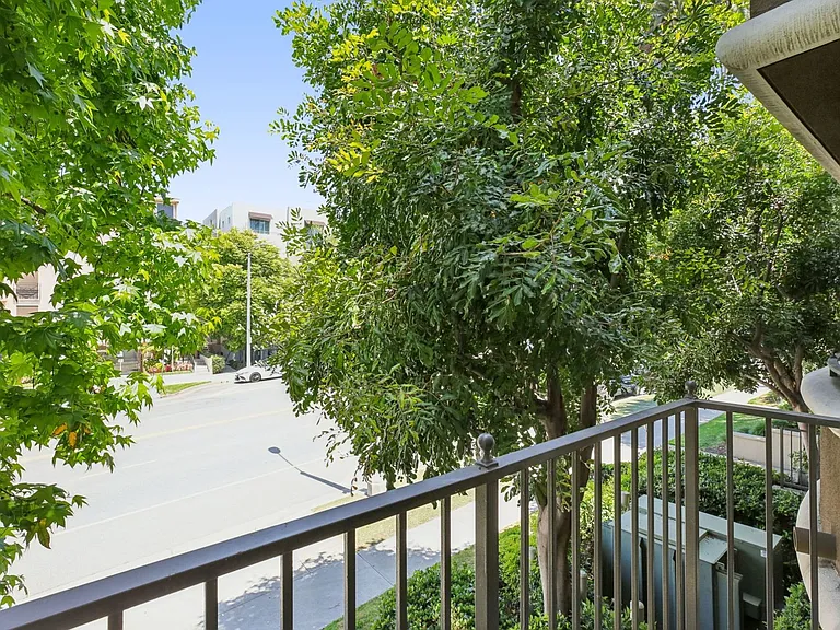 2245 Beverly Glen — Photo 131