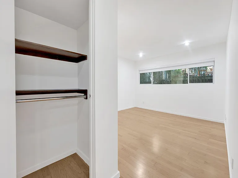 1147 N Clark St #206 — Photo 21