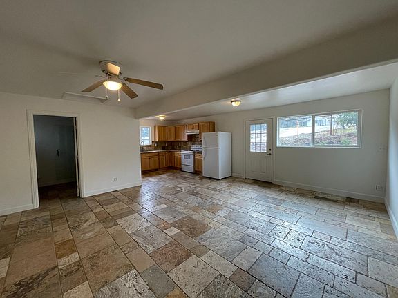 Livingroom/Kitchen combo