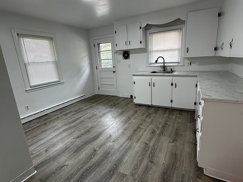 1st image of 15 Patrick Henry St #28