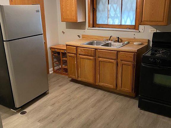3rd image of 7006 S Rockwell St