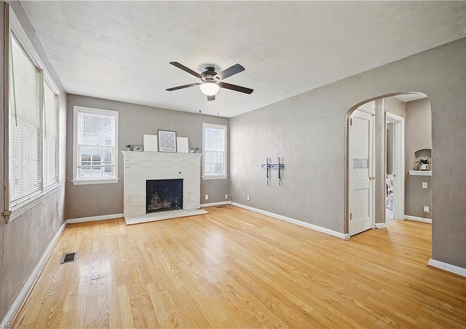 1st image of 2309 Leckie St
