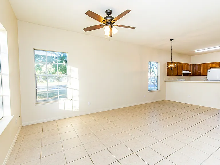 Living Room/ Dinette