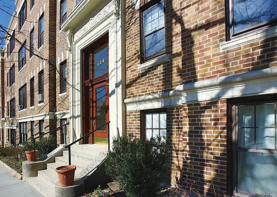 2nd image of 114 Saint Paul St APT 3