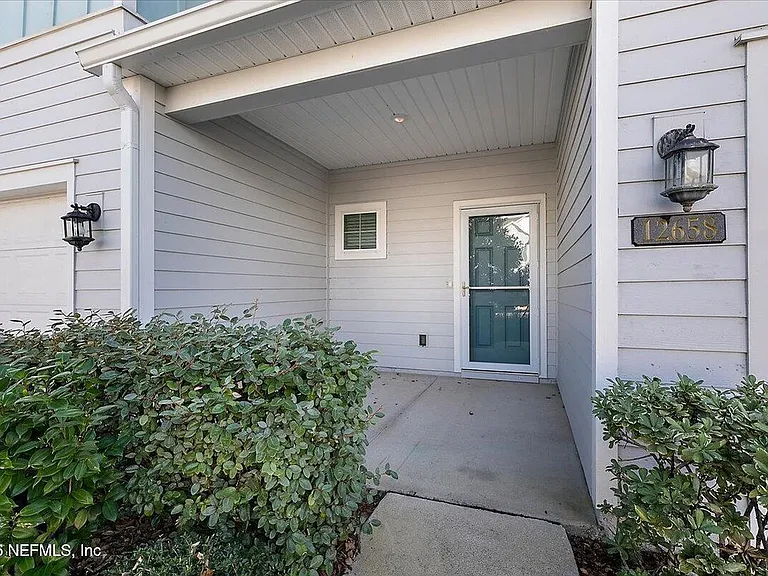 12658 Josslyn Ln — Photo 2